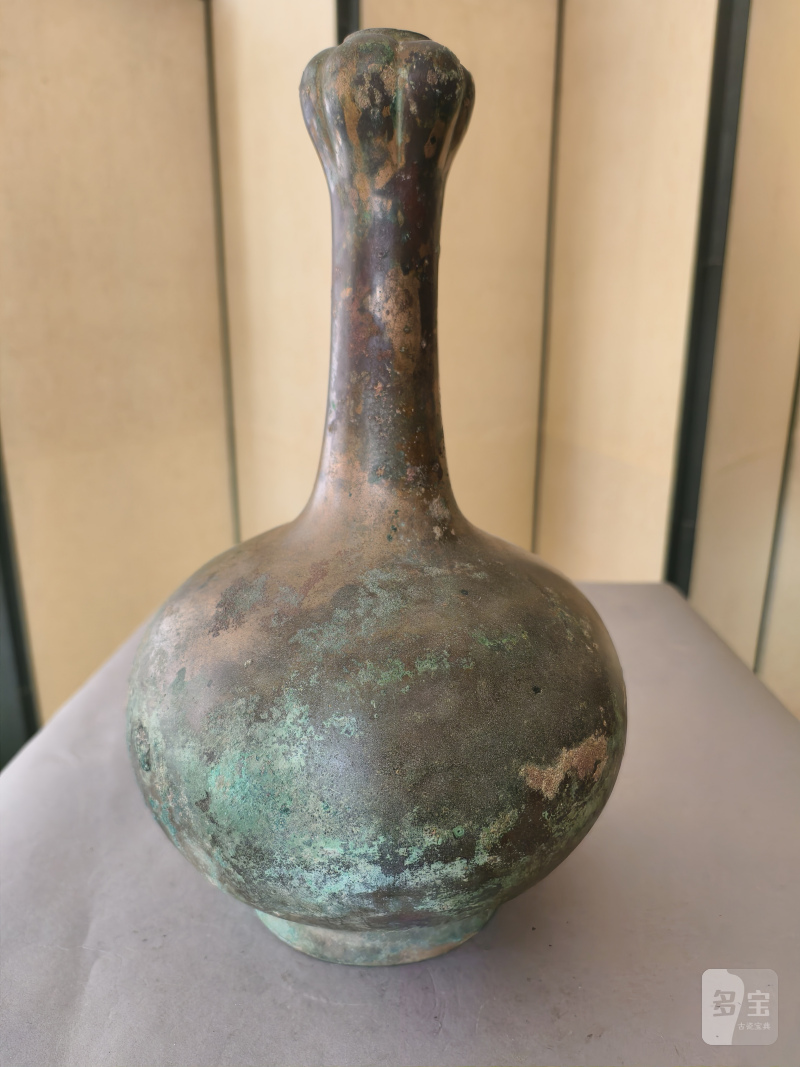 A bronze "garlic head" bottle vase - 图9